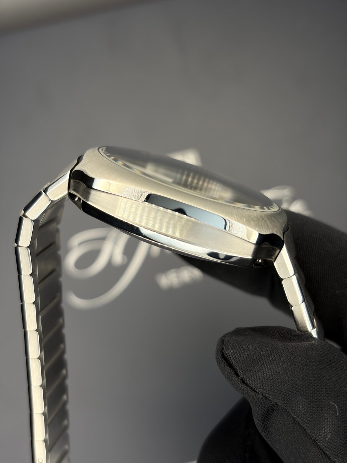H. Moser & Cie Streamliner Centre Seconds purple Haze