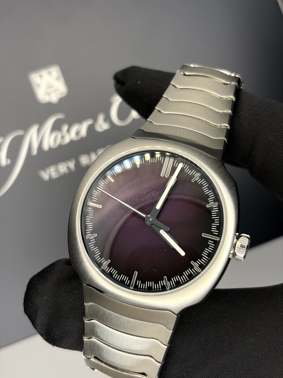 H. Moser & Cie Streamliner Centre Seconds purple Haze